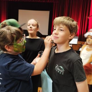 Loading...