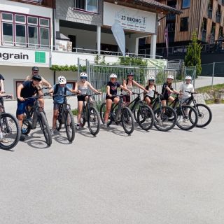 Loading...